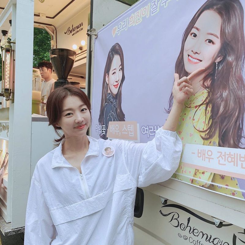 Actor Jang Hee-jin reveals recent statusJang Hee-jin posted three photos on his instagram on July 20 with an article entitled Lee Hye-bin Thank you.In the open photo, Jang Hee-jin smiles in front of a coffee tea sent by former Lee Hye-bin, whose innocent beauty catches his eye.The netizens who watched the photos responded I like to see and I am so beautiful.On the other hand, Jang Hee-jin will appear on TVN Drama Flower of Evil which will be broadcasted on July 29th.