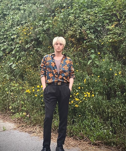 Kim Ji-hoon posted a picture on his Instagram on the 20th with an article entitled Working.Kim Ji-hoon in the photo stares at the camera in a floral top and black pants, especially with his bleached hair style.The actor Kyu-han Lee, who saw this photo, commented, Is it a wig?On the other hand, Kim Ji-hoon will appear on the TVN drama Flower of Evil, which will air on the 29th.