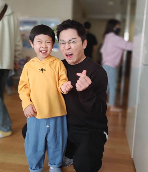 Child actor Kim Joon has released a photo with Actor Jo Jung-suk.Kim Joons mother said on Instagram on the 19th, Jo Jung-sukActor, Kim Joon, Lee Ik Jun, Lee Space, rich chemistry, wise doctor life.Happy moment and I posted a picture with the article.In the public photos, Jo Jung-suk and Kim Joon, who took pictures at the set of TVN Drama Sweet Doctor Life, which was a successful event, were included.In particular, Jo Jung-suk approached Kim Joon affectionately and showed off his rich chemistry with a comical look.Meanwhile Kim Joon was loved in Spicy Doctor Life as the son of Jo Jung-suk (played by Lee Ik-jun) and disassembled much.Jo Jung-suk is expecting wife Spiders birth in AugustPhoto: Kim Joon Instagram