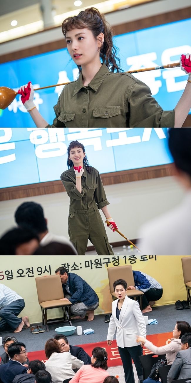 KBS 2TV Tree Drama The Outgoing Table side announced the development after the end of Actor Nanas golf club.Nana led an explosive response with Cider Acting in the 6th episode of the recently broadcast Exit Table.In the photo released on July 21, Sarah is smiling with a pleasant smile with a golf ball in her hand.The original, which was suddenly shot by Sarah, is not concealing its displeasure and embarrassment, and it also captures the appearance of the members of the district council who bow their heads around them and makes them laugh.The golf club Cida is a symbolic demonstration of the performance of the fire moth, and more people in the mawon area will start to pay attention to the old Sarah.I would like to ask you to expect much of what else Sarah will offer you, and how Sarah will grow, he said.hwang hye-jin