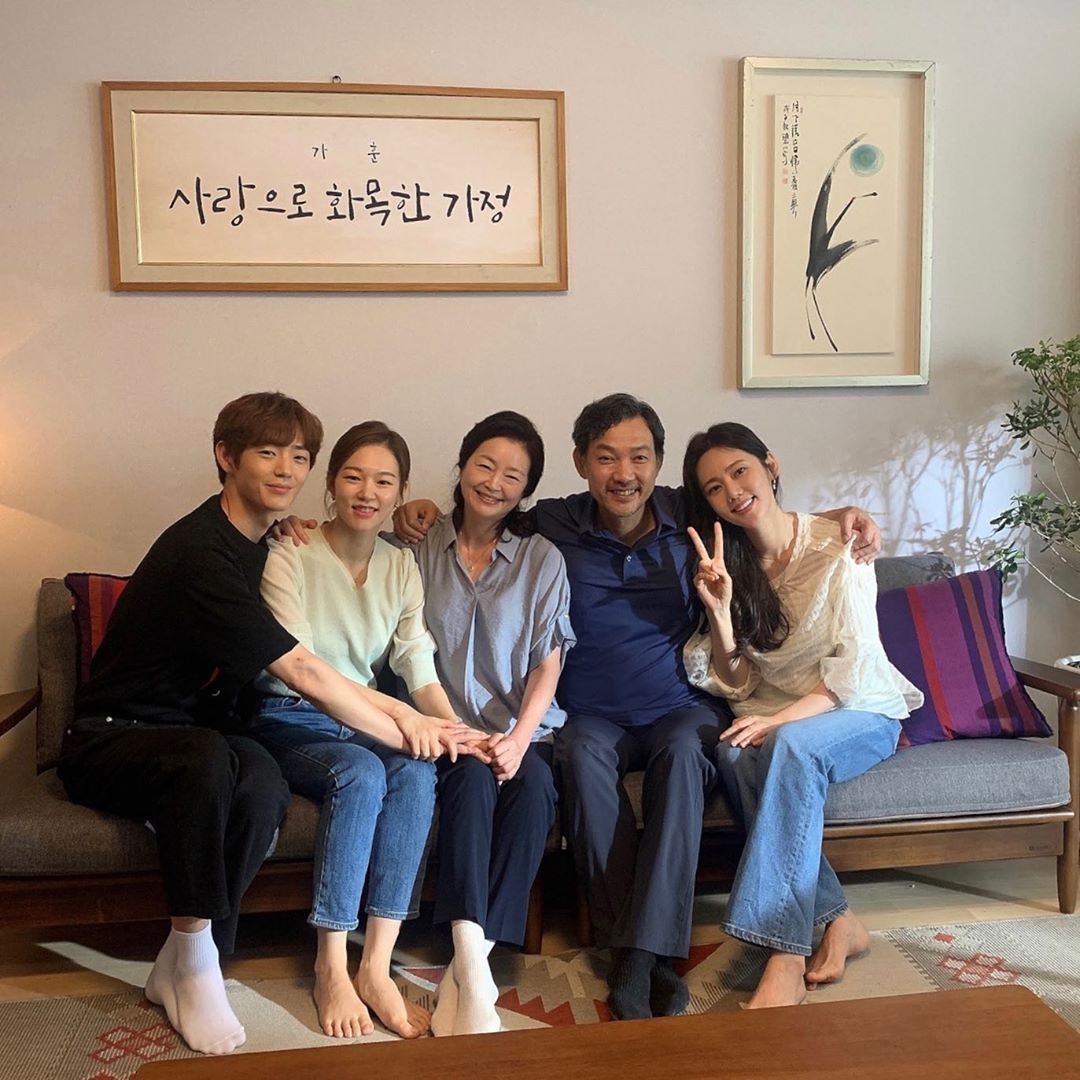 Actor Choo Ja-hyun reveals affection for Drama and colleagueOn the 21st, Choo Ja-hyun posted a picture on his Instagram with an article entitled #Family I do not want to send.Inside the photo is an image of Actor Jung Jin-young, Won Mi-kyung, Shin Jae-ha and Han Ye-ri who appeared in Drama Family.It is written as a harmonious family with love on the top of five people gathered in Oh Soon-do.Han Ji-min, who saw the photo, expressed his unusual affection, saying, It was so good that I will not forget it.Meanwhile, TVNDrama  (though not much is known) Family. starring Choo Ja-hyun aired the final episode today (on the 21st).