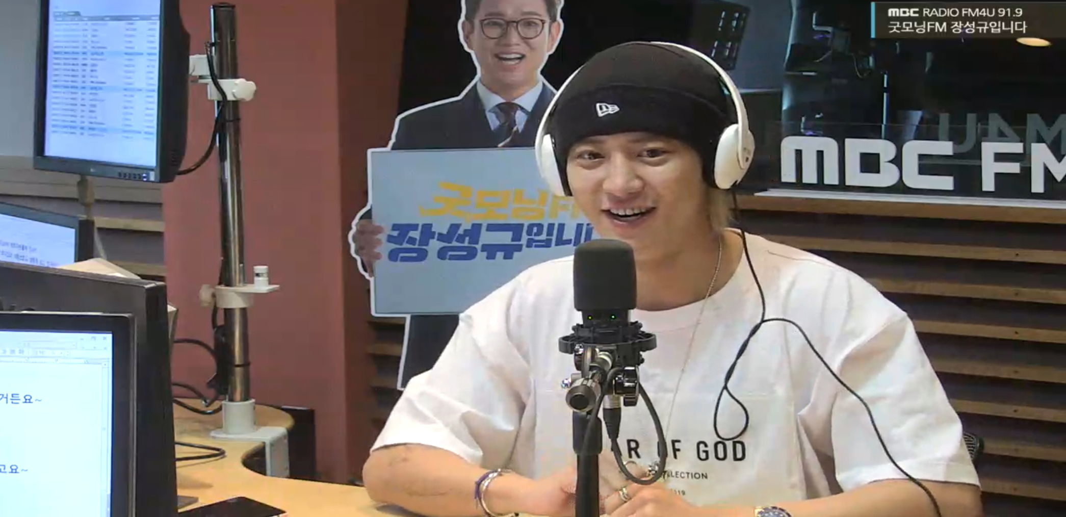 On the 22nd, English VinglishFM Jang Sung-kyu and Over the Line corner, Chanyeol, who is working as EXO Sehun & Chanyeol unit, appeared.On this day, Chanyeol introduced the style of each song and the episode related to it through the hearing of Sehun & Chanyeols first regular album 1 billion views.While talking about track Chuck on track 4, Jang Sung-kyu said, Who is the least answer in EXO Dont together?When asked, Chanyeol laughed at the song Sehun that he sang together, and as soon as the question came out, he said that the member who answered the most was himself.I was a little kid, and I was a little bit dwarf and bullied a lot. It became a habit to fold wings.It caught my eye. It adds to the song, adding to the feature of the gag, and it contains a message that you can spread your wings now.Meanwhile, MBC FM4U (91.9MHz) English VinglishFM Jang Sung-kyu is held every day from 7 a.m. to 9 a.m. and broadcasts through MBC FM4U (Seoul and Gyeonggi 91.9MHz) and radio application mini.iMBC Kim Eun-Byeol  Screen Capture MBC