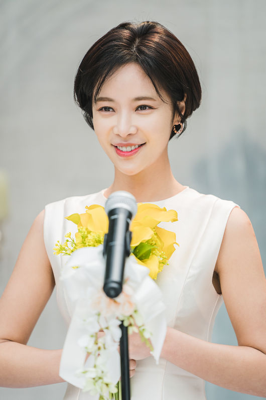 Hwang Jung-eum is the topic of showing off the power of Loko Queen who believes in He is the guy.Hwang Jung-eum turned into a non-marriageist Seo Hyun-joo in KBS2s new Mon-Tue drama He Is He (playplayed by Lee Eun-young, director Choi Yoon-seok, and Lee Ho), and became a Wannabe Woman as he used non-marriage to take on new webtoon business even under pressure from his parents.In addition, even if the situation is difficult, it is full of wonderful things to say without hesitation, and it is receiving favorable reviews from viewers by raising the immersion of the drama with the act of realistic acting.Hwang Jung-eum, who succeeded in transforming various characters regardless of genre such as romantic comedy and authentic melody, attracted viewers with Seo Hyun-joo and high synchro rate from the first appearance.I think I will do anything for my career, but I responded to the boss with a cider bombardment, and in front of an unreasonable situation, I made a statement and boasted the charm of the girl crush.In addition, after mistaking Hwang Ji-woo as gay, he even painted a cute picture of his legs to protect Seo Ji-hoon.Then, Hyun-joo, who declared Non-marriage, expressed the emotional line of Seo Hyun-joo, who struggled alone to protect his relationship with a surprise confession of Park Do-gyeom, such as Hwang Ji-woo, a representative of Sunwoo Pharmaceutical, and his brother.Especially, Hwang Jung-eum and other actors chemistry can not be missed.In the drama, she showed off her friendship with female friends and gained sympathy by drawing realistic worries about marriage and love. She also showed Tikitaka to use Non-marriage from her parents who encourage marriage, and added the fun of the drama by radiating limited chemistry even in the triangular romance situation with Yoon Hyun-min and Seo Ji-hoon.As such, Hwang Jung-eum showed off the character attaching Acting and proved the class of Hwang Jung-eum by completely digesting the strong and confident character who can make a cider statement in front of unreasonable situations.The attention of viewers is getting more focused on the non-marriage story of the past life of the present state in the charm of Hwang Jung-eum.The viewers who waited for the Roco Queen Hwang Jung-eum said, Hwang Jung-eum Acting is watching hard! Does the non-marriage shooter of the present state succeed?!, Hwang Jung-eum has no time to be bored. It is a lot of charm and charm. It has been a long time to live in drama!Hwang Jung-eum is cool this summer,  Character is so nice to work well and has a conviction about marriage!I am looking forward to the next week. On the other hand, KBS2 Mon-Tue drama He Is the Guy, starring Hwang Jung-eum, is broadcast every Monday and Tuesday at 9:30 pm.