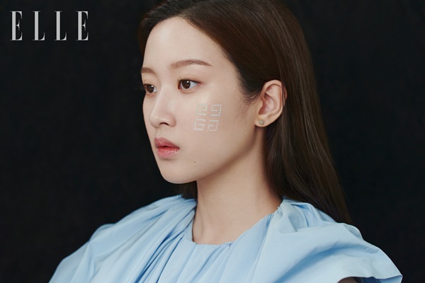 Actor Moon Ga-young, who is active in various fields as an acting actor, entertainment, and brain sex title.After finishing the drama The Mans Memory, she caught the audience with her sensible behavior and lovely tone in Zero Weisty reality Six Vendors and became a muse of Givenchy Beauty and decorated the beauty picture in the August issue of Elle.Moon Ga-young, who has the opposite charm at the same time as the classic but alluring, pure but charismatic Givenchy Beauty, is in line.Moon Ga-youngs white skin, which contrasts with the RED lip in the cut that stares at the camera with the strong eyes in the public picture, harmonized and showed a soft charisma.Every time the camera shutter was pressed without any tiredness even in the shooting that started early in the morning, all the cuts were perfect, and the warm atmosphere of the filming scene where the staffs were praised and applauded was also heard.Through this filming, Moon Ga-young is nod to why he is mentioned as the main character of the TVN drama Goddess Kanglim of the popular webtoon original.The actor who is expected to come forward, Moon Ga-young, is attracting attention.The pictures and behind-the-scenes images of Givenchy Beauty and Moon Ga-young can be found in the August issue of Elle, the official website of Elle, and the official SNS channel of Elle.