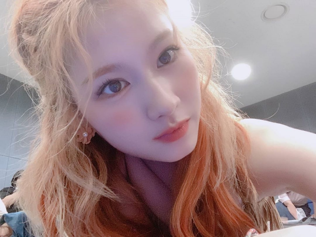 Girl group TWICE (TWICE) Sana has unveiled Selfie.TWICE released Selfie on the official Instagram of TWICE on the 23rd with an article entitled Goodnight.In the open photo, Sana boasts an extraordinary Goddess beauty, and the fans reaction to the beauty without humiliation is hot even in close-ups.Meanwhile, TWICE has made a comeback with MORE & MORE. On August 9, Naver V LIVE (V-Love Live!) and on-tack performance Beyond LIVE - TWICE: World in A Day (Beyond Love Live!- TWICE: World in a Day, hereinafter World in A Day) is broadcast live worldwide