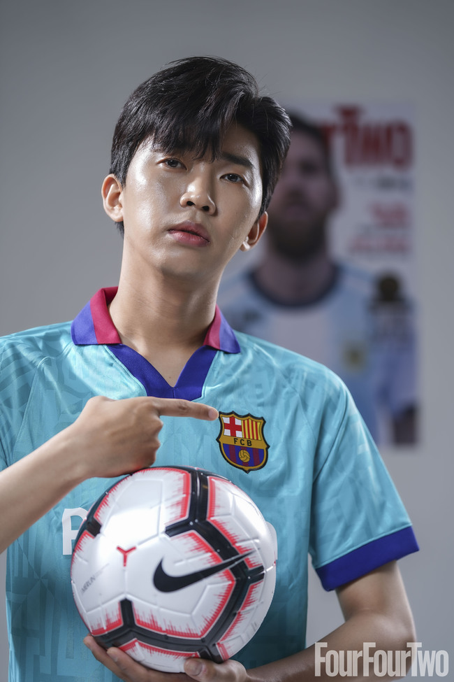 TV Chosun Mr Trot Jean Lim Young-woong decorated the cover of soccer magazine.Popotu released the cover and picture of August issue, which was modeled on Lim Young-woong on July 24th.Lim Young-woongs expression, which is full of excitement and excitement in national uniforms, is interesting.Lim Young-woongs football love is famous.He dreamed of becoming a soccer player as a child and steadily expressed his interest and affection for Lionel Province of Messina through SNS.The smartphone background is the Barcelona emblem, and the PC background is set to the Providence of Messina goal ceremony.He has always known the Prince of Messina as a muse and role model, and he says, I really respect it, not just my favorite, but I really admire it.I like the tendency of Providence of Messina, who does not reveal his voice strongly through the media, and Kahaani, a family member.It seems really cool to live such a life, he praised the Providence of Messina.Lim Young-woong said, I was shocked by the first Tikitaka I saw when Chavi Hernandez, Sergio Busquets and Iniesta were together. I was against the provision of Messina, which can play all.The affection index says, Province of Messina is overrunning compared to all other players!In addition to the Providence of Messina, he also showed interest in Christian Pulisch, who plays for Chelsea, and Ricky Putz, the future of Spain.I felt like Barcelona was a little uninteresting one day, but it was so good to see the Putz movement one day.A young Ramasian, I thought, I wish I could expect it.There was a soccer accident in the secret of the tension on the stage of Mr. Trot, which was like a soccer tournament.Lim Young-woong said, I thought so before I actually got on stage, but I think that Providence of Messina does it somehow in a situation that I can not solve.I do it alone or with my colleagues, and I think about it in the process of preparing for the stage, and I try to do what I draw on the stage. When asked, Where is Lim Young-woong now?, Elling Holland & Barrett!Holland -- Barrett is a Norwegian divinity and a scoring machine that is hitting the worlds football world.In the mid-20 season, he moved from Salzburg, Austria, to BVB Dormund, Germany, where the value of being priced at ransom increased by 110 percent (60 million) over a year.Lim Young-woong said, Holand & Barrett scored a lot of goals and built up his personal career.I also think that my personal career has accumulated some of the Mr Trot.But as Holland & Barrett needs Dortmund to win the top class, I think I should have a variety of hits. 