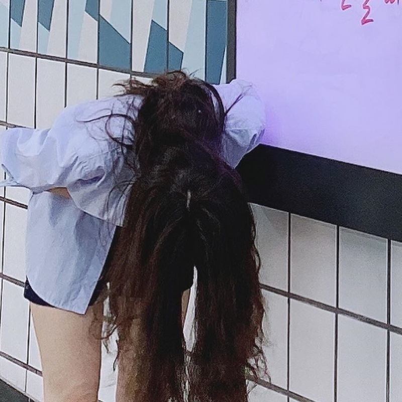 Han Seung-yeon, 33, welcomes a fresh beauty I believe in dolls Han Seung-yeon, a former group Kara, boasted fresh beautiful looks.Han Seung-yeon posted a picture on his Instagram on July 24 with an article entitled Im My Birthday. Im Going to Live Insta.Inside the picture is a brightly smiling Han Seung-yeon, whose fresh beautiful looks catch the eye.Han Seung-yeons cute pose, which greets fans in front of the birthday signboards presented by fans in another photo, also stands out.The fans who responded to the photos responded such as Happy Birthday, Sim Kung and It is still beautiful.delay stock