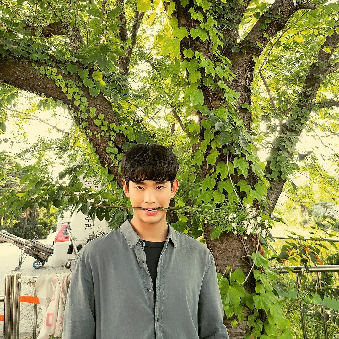 Actor Kim Soo-hyun shares playful routineOn the 24th, Kim Soo-hyun posted a picture on his Instagram.The photo shows Kim Soo-hyun holding Wildflower in his mouth, with an eye-open look on his casual face.The netizens did not hesitate to love Kim Soo-hyun, who revealed his playful appearance as cute and I love you.On the other hand, Kim Soo-hyun is appearing on TVN Drama Psycho but Its OK which is popular.Photo: Kim Soo-hyun Instagram