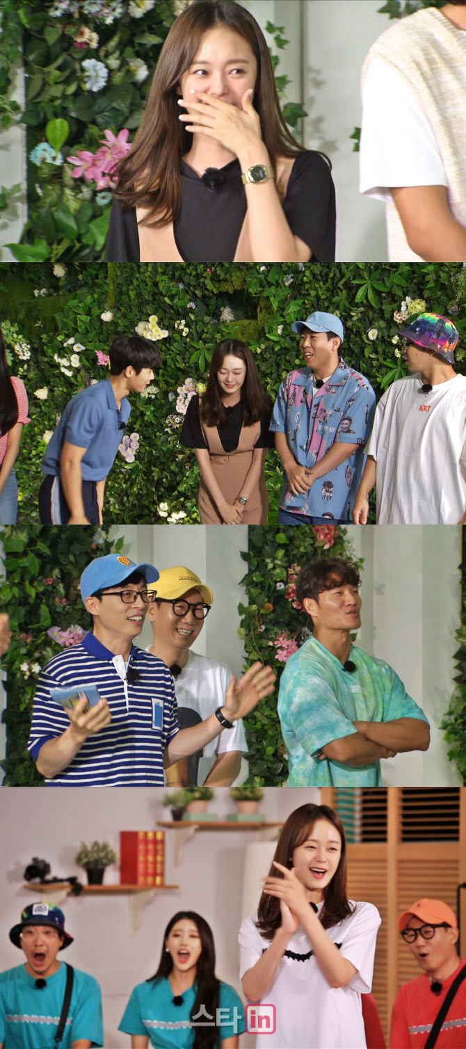 Running Man Jeon So-min transformed from Dolsomin to My Fair Lady.Jeon So-min showed a feminine appearance in front of Kim Dong-jun, shyly handing over his hair, and the members who played the game watched all of Jeon So-mins actions, saying, Look at the overturn of Jeon So-mins head again. Min is a big fan of teasing.Jeon So-min is dating now, and the endless Jeon So-min mall continued, and Jeon So-min laughed with stormy anger, saying, Please stay still.The steamy brother chemistry of the members who are in love with Jeon So-min teasing can be confirmed at Running Man which is broadcasted at 5 pm on the 26th.