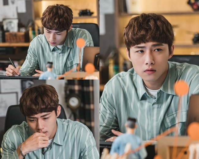 The nervous-looking figure of Seo Ji-hoon was captured.In the 7th episode of KBS 2TVs monthly drama The Guy Is the Guy (played by Lee Eun-young/directed by Choi Yoon-seok and Lee Ho), which will be broadcast on July 27, Seo Ji-hoon (played by Park Do-gyeom) will be revealed to be anxious without focusing on webtoon work.In the previous broadcast, Hwang Ji-woo (Yoon Hyun-min) took the call of Park Do-gyeom (Seo Ji-hoon) and ran first to Seo Hyun-joo (Hwang Jung-eum), who fell down.Seo Hyun-joo, who was admitted to the emergency room, is laughing at Hwang Ji-woo, who is keeping his side, and he is getting closer to the atmosphere of Park Do-gums direct romance.In the meantime, Park Do-gyeom, who is alone, is caught and attracts attention.As I have shown the spirit of the younger generation who is usually energizing, I can not concentrate on the work, so I foresee that something unusual has happened.Especially, I feel strange tension in the expression of Park Do-gum, who seems to pour tears even at once, and the bite of his nails.