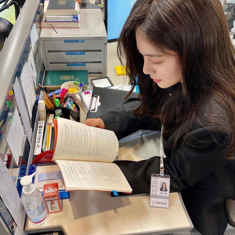 Actor Lee Elijah raises expectations for The Good DetectiveLee Elijah wrote on his Instagram account on July 27, What story will be on tonights The Good Detective?#The Good Detective .Lee Elijah in the photo is sitting at his desk looking at his script book.Despite the angles overlooking from above, Lee Elijahs sleek nose and distinct features were admirable.The netizens who watched this responded such as I do not like handsome + pretty to ignore angle and This is Lee Elijah face.