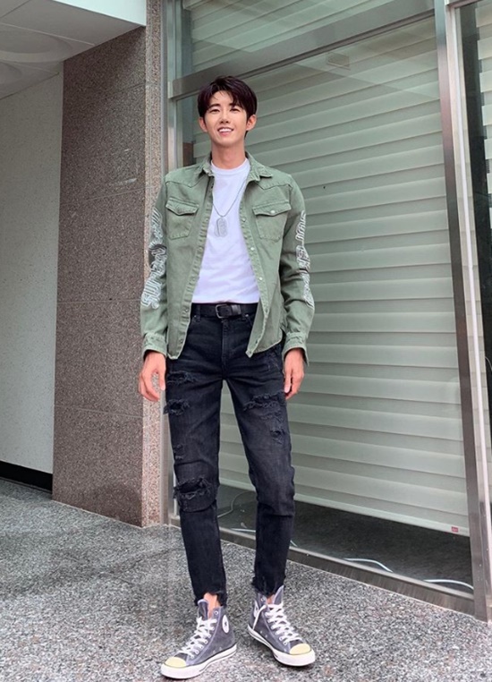 Gwang-hee showed off his warm visuals.Gwang-hee posted a picture on his instagram  on the 26th.The photo shows Gwang-hee, who shows off his brilliant visuals and superior proportions. Gwang-hees handsome visuals, smiling at the Camera, make the hearts of female fans thrill.On the other hand, Gwang-hee is loved by many as a bouquet of Yoo Jae-seok, Lee Hyo-ri, and Rains mixed project group,Photo: Gwang-hee Instagram  