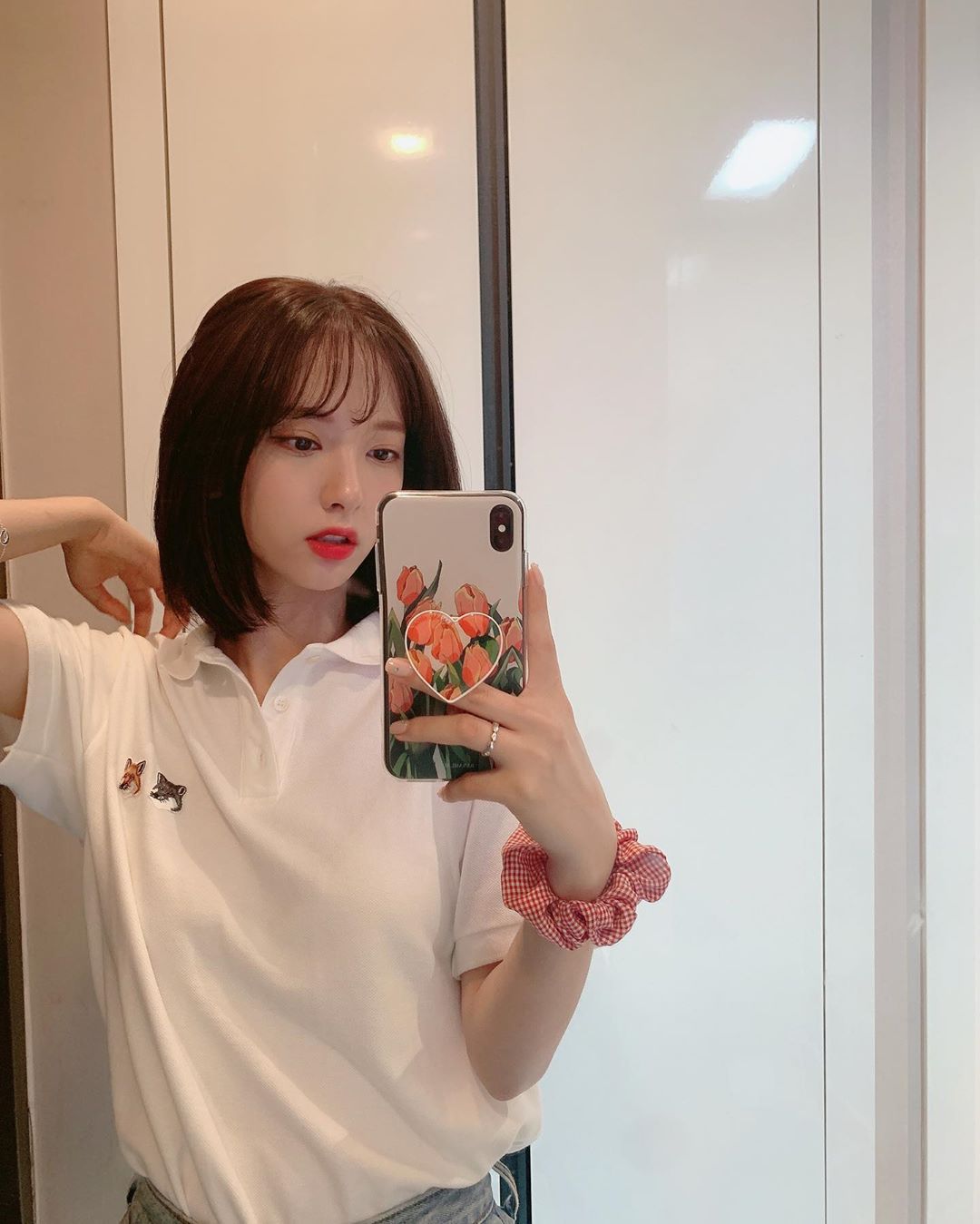 Singer and actor WJSN Bona has reported on the latest.On the 26th, Bona posted several photos on her Instagram with the words I can not choose it so I will put it up.In the photo, Bona, who has a single-headed hair, poses in front of the mirror. The beauty that does not care about the length of the head is noticeable.The same WJSN member Dayoung responded, Its a good idea, and the netizens did not hesitate to give affection to Bona, saying, Head is cute.On the other hand, Bona recently completed her group WJSN recordings, and will appear on KBS 2TV drama Oh! Samgwang Villa scheduled to air in September.Photo: Bona Instagram
