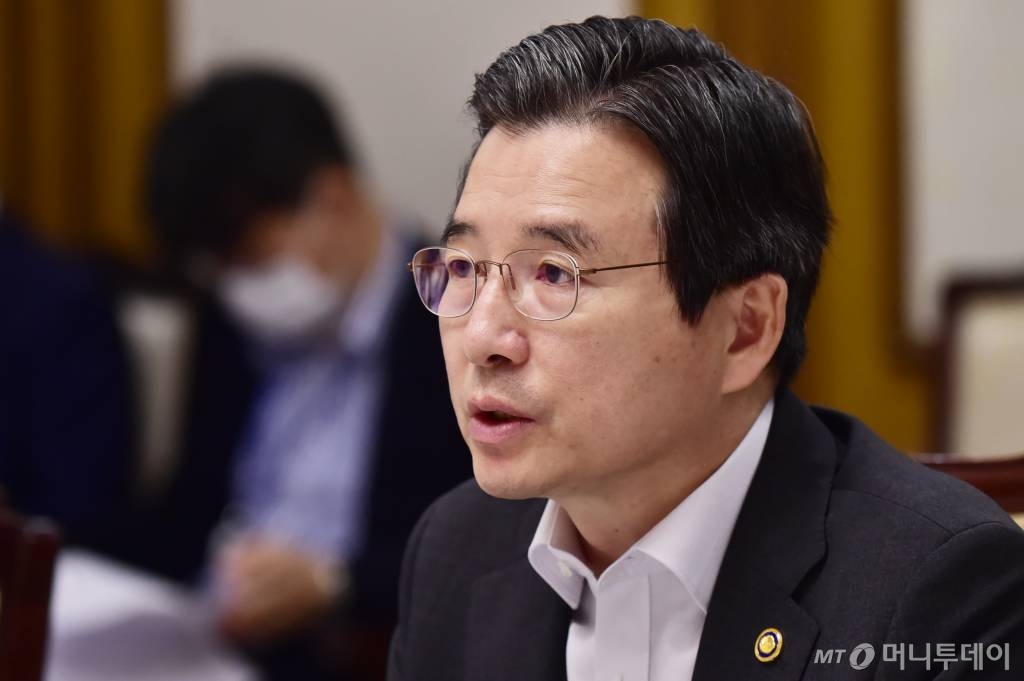 김용범 이미지