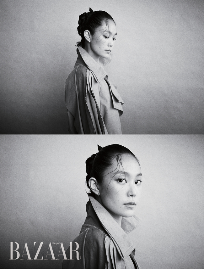 No problem with all-white hair Night and more photos, UNIQ charm Actor Night and more photos have released UNIQ charmOn July 28, Minha released a behind-the-scenes cut of the pictures and shooting scenes of Night and More photos with the August issue of the fashion magazine Harpers Bazaar.Night and more photos, selected as Bazaar 24 Loved by Bazaar, which was the first issue, showed UNIQ charm in this picture.In addition, Night and more photos in the behind-the-scenes photos caught the eye with a small face and harmonious features even in the all-back hairstyle that anyone can not digest, and stylishly digested the beige tone jumpsuit costume with the perfect appearance of a supermodel.In addition, she is making her chic and girlish atmosphere stand out with natural pose and gaze treatment.bak-beauty