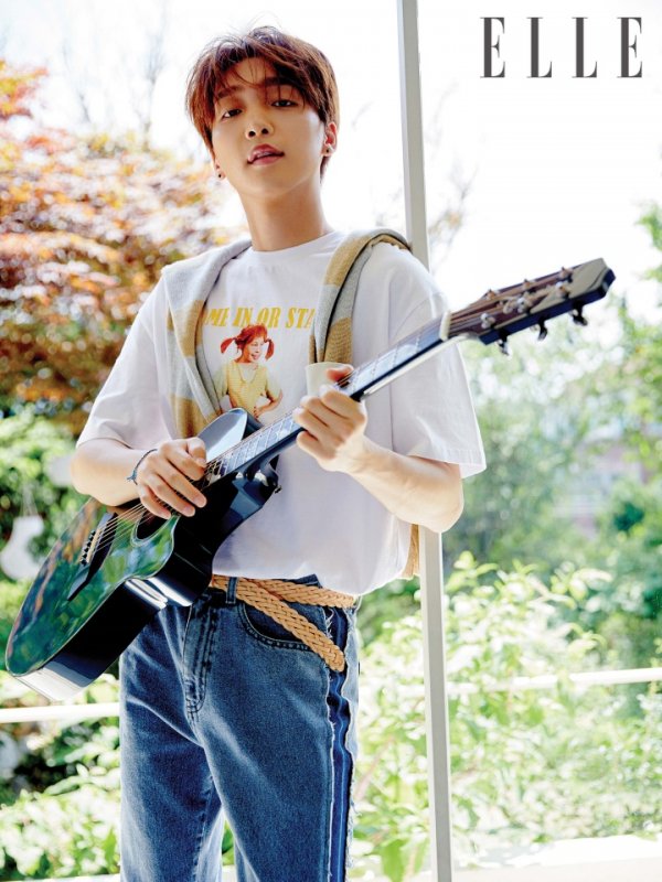 Summer pictorial by Singer Jeong Se-woon has been released.On Friday, Starship Entertainment released a picture of Jeong Se-woon with Elle (ELLE).Jeong Se-woon showed off his extraordinary visuals, delightfully expressing the hot Summer afternoon languidness.Every time the look changed, the elasticity of the field staff continued in the appearance of the Jeong Se-woon, who created a fantastic picture by being attracted to the concept.Jeong Se-woon showed off the aspect of the artist, especially in the perfect pose, with the outdoor shooting firmly in the hot weather on the day of shooting the picture.Summer afternoon freckle makeup, which was directed to express the languidness of the afternoon, also showed off the perfect Nude Me.In the interview, he said that he established his identity between idol and singer-songwriter, and expressed his affection for the nickname of fans called Singer Song Ridol.More pictorials and interviews by Jeong Se-woon can be found in the August issue of Elle (ELLE).