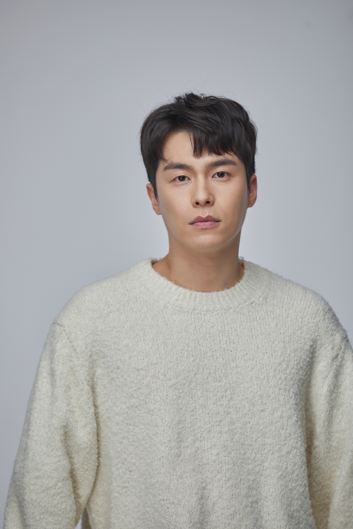 Actor Lee Jae-won has confirmed his appearance on TVNs new Mon-Tue drama Record of Youth.TVN Record of Youth (played by Ha Myung-hee, directed by Ahn Gil-ho) starring Lee Jae-won draws a growth Record of Youth people who try to achieve dreams and love without despairing on the wall of reality.In addition, director Ahn Gil-ho, who showed the power of detailed and delicate directing through Secret Forest, Memories of Alhambra Palace, and WATCHER, and writer Ha Myung-hee, who melts realistic eyes to warm and emotional stories such as Doctors and Love Temperature, are gathering expectations.Lee Jae-won predicted that he would show the chemistry between the disassembled brothers with his brother, Sak Kyung Jun, by Sa Hye-joon (Park Bo-gum), who dreams of being a model and actor in the play.Sak Kyung Jun is a son who has not missed the first place since he was a child. He feels a great sense of responsibility as his eldest son, but he is a poisonous personality for his younger brother.The brother of two people, Kimi, as well as the eldest son of the family Sae, Sae Kyung Jun is expected to revitalize the drama.Previously, Lee Jae-won has shown a wonderful working daddy growing up through SBS drama VIP, and TVN Drama Stage 2020?I am an object, and transformed into a passionate living lawyer, giving a smile and impression to the room with a tight reality acting.Lee Jae-won, who has been on a ten-day basis with his solid acting skills accumulated through various roles, is concentrating attention on viewers by foreseeing another character transformation through tvNs new Mon-Tue drama Record of Youth.On the other hand, TVNs new Mon-Tue drama Record of Youth, which Lee Jae-won confirmed, will be broadcasted on TVN at 9 pm on September 7th.