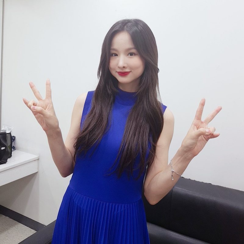 Group EXID leader Solji encouraged MBC Everlon South Korean Foreigners to watch.Soljis agency, CJS Entertainment, officially Instagram, on July 29, Unpredictable quiz showdown with Solji.This evening, I will be with the South Korean Foreigners .Inside the picture was a picture of Solji wearing a blue sleeveless dress, which smiles brightly at the camera.Soljis untidy white-oak skin and innocent beauty catch the eye.
