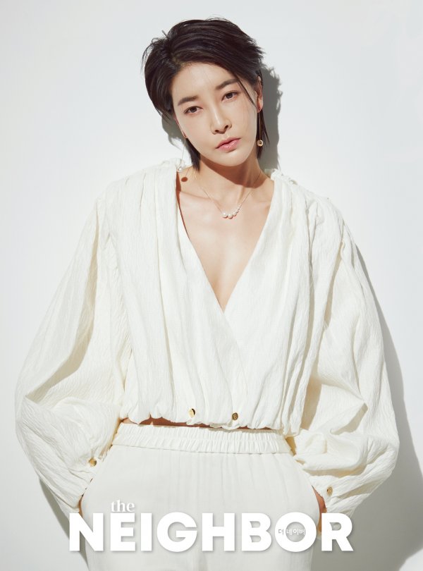 Actor Jin Seo-yeon conducted an interview picture with High End Membership Magazine <The Naver>.Is a new agency and movie shooting through the August issue of Actor Jin Seo-yeons picture was released.Jin Seo-yeon in the picture exudes charm by digesting wonderful costumes with soft light and elegant figure.In the photo shoot scene, it was praised by the staff as it stood in front of the camera in a beautiful way different from the image in the work.He also revealed his infinite passion for Acting through Interview.She introduced a character with an extraordinary and somewhat rough image from the 2018 release film Believer and the OCN drama Tell Me What You See after childbirth, and she predicted the character transform through the new film Limit, which she recently started shooting.Lee Seung-jun said he wanted to change the image of Jin Seo-yeon, which people think, and he wanted to show his mother who was kidnapped.But hes not a good, soft person, just like a complex person.Jin Seo-yeon, who started his second rap of Actor life with the movie Believer after a long period of obscurity, said through his childhood stories that he and his family did not expect him to become an Actor at all.I was so unfamiliar until I graduated from elementary school that I didnt go to school well, and I was wondering what I would do to live because I couldnt speak properly in front of others.I decided to become a dancer when I had a job that I did not have to talk to. After twists and turns, I told the story of Actor and going to the Department of Theater and Film.I talked honestly about the experience of earning the tuition for the previous semester at the shopping mall during college, and the inspiration of the first theater stage <Closer> until becoming an actor.I will go with my skills through many experiences. My dream is not Superstar, but Acting for a long time.I have been thinking that people will look at me for a long time if I try to do this. As I hoped, I was informed as an actor after , but I was Confessions that I was the same Jin Seo-yeon as before.The surroundings have changed, and Im just as I was, and I think it would be better if I could keep Acting than I could be famous.Jin Seo-yeons pictures, interviews and videos can be found in the August issue of The Naver and the official website.