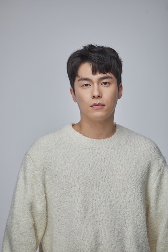 Actor Lee Jae-won has confirmed the appearance of TVN New Moon drama Record of Youth.According to his agency CJS Entertainment on the 29th, Lee Jae-won was cast in Record of Youth (director Ahn Gil-ho, playwright Ha Myung-hee, production fan entertainment, studio dragon).Record of Youth draws the growth Record of Youth who try to achieve dreams and love without despairing on the wall of reality.Lee Jae-won is divided into his brother-in-law, Sa Hye-joon (Park Bo-gum), who is a model and dream of acting in the play.Sa Kyung-joon is a son who has not missed the first place since he was a child. He feels a great sense of responsibility as his eldest son, but he is a poisonous personality for his younger brother.Actor Park Bo-gum will show his brother ChemieMeanwhile, Record of Youth is a work by director Ahn Gil-ho, who directed Secret Forest, Memories of Alhambra Palace, WATCHER, and writer Ha Myung-hee, who wrote Doctors and Love Temperature.The first broadcast on September 7th at 9 pm.
