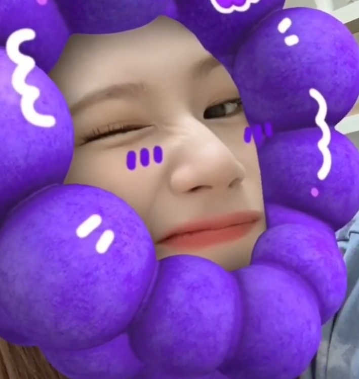 TWICE Sana has reported on the latest.On the 28th, Sana posted a video on the official Instagram of TWICE with the words Ones have suffered a lot today.In the public image, Sana, who uses a Common Grape Vine-shaped camera filter, winks.The netizens did not hesitate to love Sana, saying, I am cute and I suddenly love Common Grape Vine.Meanwhile, Sanas group TWICE will hold an online concert in August.Photo: TWICE Instagram