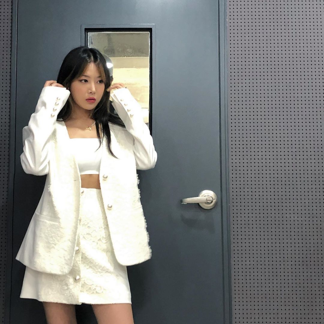 Singer Yu Bin has reported on his recent situation.On the 29th, Yubin posted several photos on his instagram  with the words nepnepAnep.The photo shows Yubin, who is dressed in white tones from top to shoe, and has a cute look as well as a charismatic look.The netizens did not hesitate to say cute or doll?Yubin released his solo song Nepep (ME TIME) this year, while also establishing Le (rrr) Entertainment and serving as a representative of his agency.Photo: Yubin Instagram  