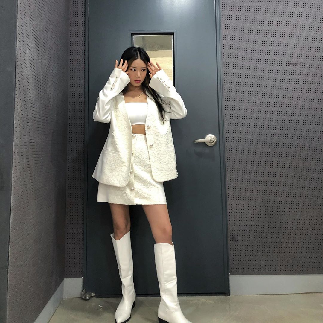 Singer Yu Bin has reported on his recent situation.On the 29th, Yubin posted several photos on his instagram  with the words nepnepAnep.The photo shows Yubin, who is dressed in white tones from top to shoe, and has a cute look as well as a charismatic look.The netizens did not hesitate to say cute or doll?Yubin released his solo song Nepep (ME TIME) this year, while also establishing Le (rrr) Entertainment and serving as a representative of his agency.Photo: Yubin Instagram  