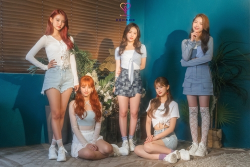 Girl group SATURDAY (SATURDAY) is adding to their comeback expectations with Doll visuals.On the 30th, SATURDAY official SNS channel was released as a group Image Teaser.SATURDAY in Image Teaser boasts a still flower beauty, or has a mature and dreamy atmosphere that is different from a fresh and youthful appearance.SATURDAY, which provided impacts as well as cute point choreography for each song released such as BByong, WiFi, and MMook JJi BBa, will deliver another pleasant energy with this album.D.B.D.B.DIB is a song characterized by lyrics expressed in the sense of Take my heart by comparing the game of the explosion of the excitement.Currently, SATURDAY is spurring preparations for a comeback, and D.B.D.B.DIB will be released on various music sites at noon on August 3.