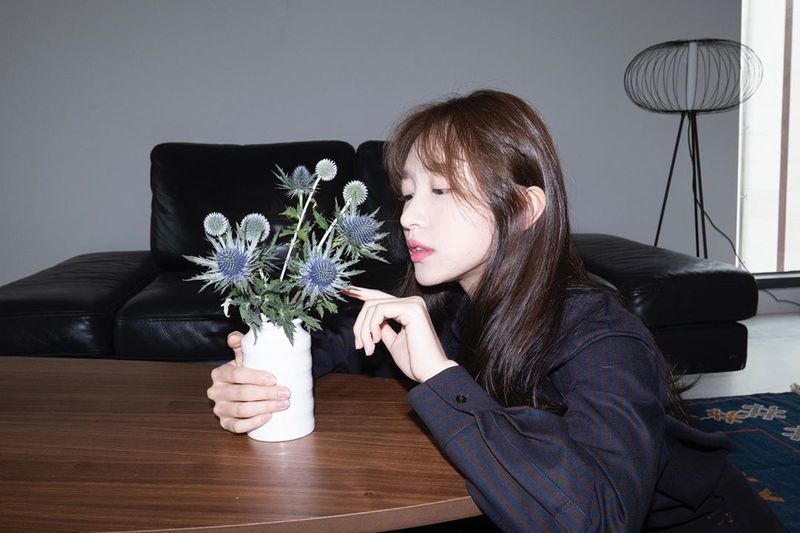 Singer and actor Hani has revealed his current situation.Hani posted two photos on his Instagram account on July 30.Hani, sitting face to face with Flowerpot in the public photo, shows off her innocent beautiful looks; Hanis bright and lovely atmosphere captures Sight.The netizens who watched the photos responded that they were too beautiful and beautiful.Meanwhile, Hani appeared in the cinematic drama SF8 - White Crows.
