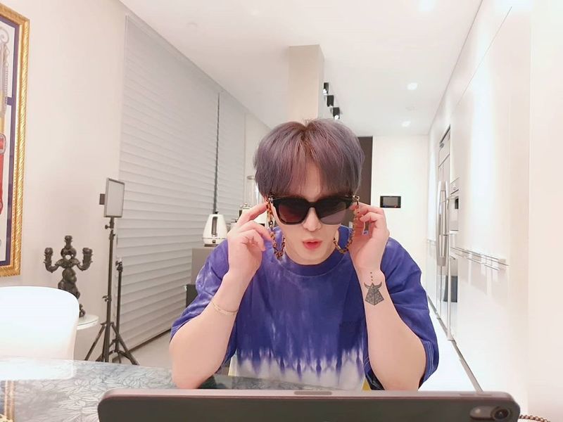 Singer Jaejoong has revealed the latest.On July 30, Jaejoong posted a picture on his Instagram with an article entitled Thank you for working remotely.The picture shows Jaejoong reading the document with his laptop in front of him, and the size of his face, as if it were a dying figure of Jaejoong, catches his eye.Jaejoongs distinctive features make the handsome visuals even more prominent.delay stock