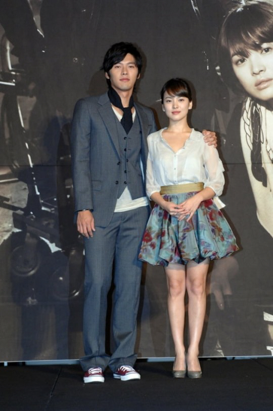 Song Hye-kyos agency flatly denied the romance rumor of Hyun Bin and Song Hye-kyo, saying on the 31st, It is not a day or two for China media to just publish articles at random.Recently, in China, rumors that Hyun Bin and Song Hye-kyo are re-connecting have started to spread rapidly through SNS including Wei Bo.An agency official said, In the meantime, China media have continued to imagine.I am reviewing various works, he said. There is nothing special about the recent situation of Song Hye-kyo.Hyun Bins agency also said, The romance rumor that emerged in China is not true.Several China netizens even made a specific claim that Hyun Bin and Song Hye-kyo bought a new house at Yangpyeong station in Gyeonggi Province earlier this year, and that the place where the two dated was Yangpyeong station.The media even argued that it is likely that the two people are already living together.Another China netizen posted on social media, saying it was a dating video of Song Hye-kyo and Hyun Bin. The video is now deleted.China Entertainment media reported on the possibility of divorce four months before Song Jung-ki and Song Hye-kyo announced that they would proceed with the divorce settlement process last June.Hyun Bin and Song Hye-kyo developed into a lover relationship after appearing together on KBS 2TV The World They Live in in 2008.After the rumor of friendship, they have been publicly involved for two years, but it has been reported that Hyun Bin broke up before joining the military, and they have been showing their own moves since.Meanwhile, Hyun Bin is currently staying in Jordan for the movie Negotiation, and Song Hye-kyo is reviewing his next film.