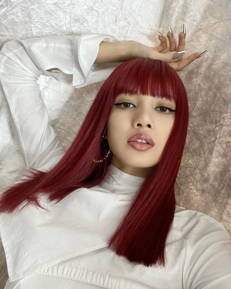 Group BLACKPINK Lisa has revealed its current status.Lisa posted a picture on her Instagram page on July 31.Lisa, who has red hair in the public photo, shows off her alluring beautiful looks; Lisas elegant vibe captivates Sight.Fans who watched the photo responded It is so beautiful and Red hair looks good.Meanwhile, Lisas group BLACKPINK is scheduled to release a new single in August.
