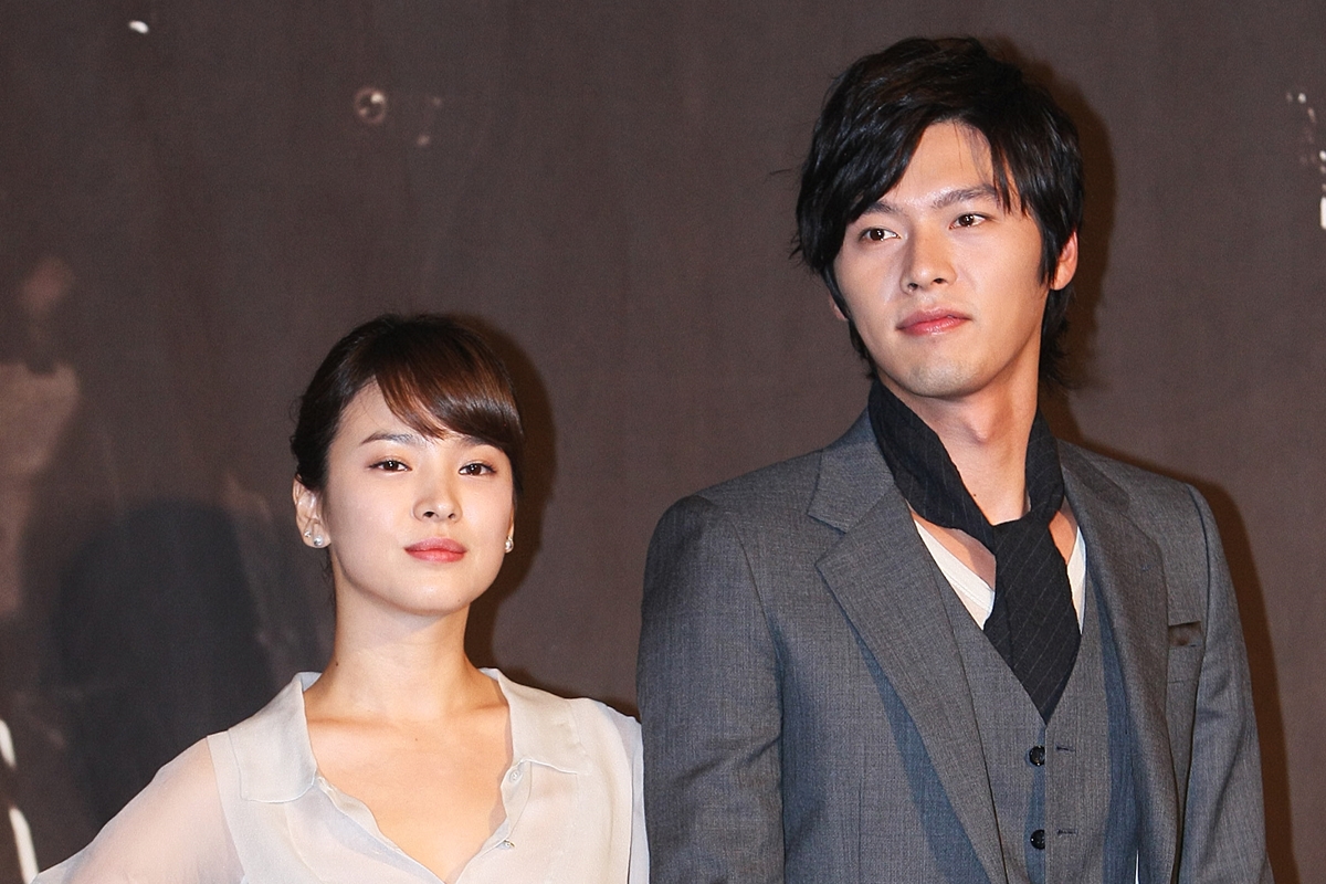 Actor Hyun Bin and Song Hye-kyo, who were former lovers, denied the recent reunion, saying it was unfounded.A VAST Entertainment official of Hyun Bins agency said on the 31st that Hyun Bin and Song Hye-kyo are in love again on the report from China that they are unfounded.A UAA official at Song Hye-kyos agency also denied it, saying it was ridiculous.On the same day, a Chinese entertainment channel reported that two people were reunited, saying, A photo of a man and a woman, who are believed to be Hyun Bin and Song Hye-kyo, walking a dog in the middle of the night, was uploaded to SNS.However, the photos released by the media show only the back of two passers-by standing on a dark walkway, and their appearance is difficult to clearly understand.One Instagram post that supports the friendship between Hyun Bin and Song Hye-kyo shared the photo and wrote, Hyun Bins stylist uploaded this photo and erased it in a few minutes.In addition, Hyun Bin is known to be staying in Jordan for filming, and the netizens are responding that the two people are weak in their reuniting.Hyun Bin and Song Hye-kyo have developed into lovers after appearing together in KBS 2TV drama The World They Live in and started public love since 2009.After the Hyun Bin joined the army in 2011, the two announced their separation in about two years.Hyun Bin is currently staying in Jordan for the filming of the movie Negotiation, and Song Hye-kyo is reportedly considering his next film.