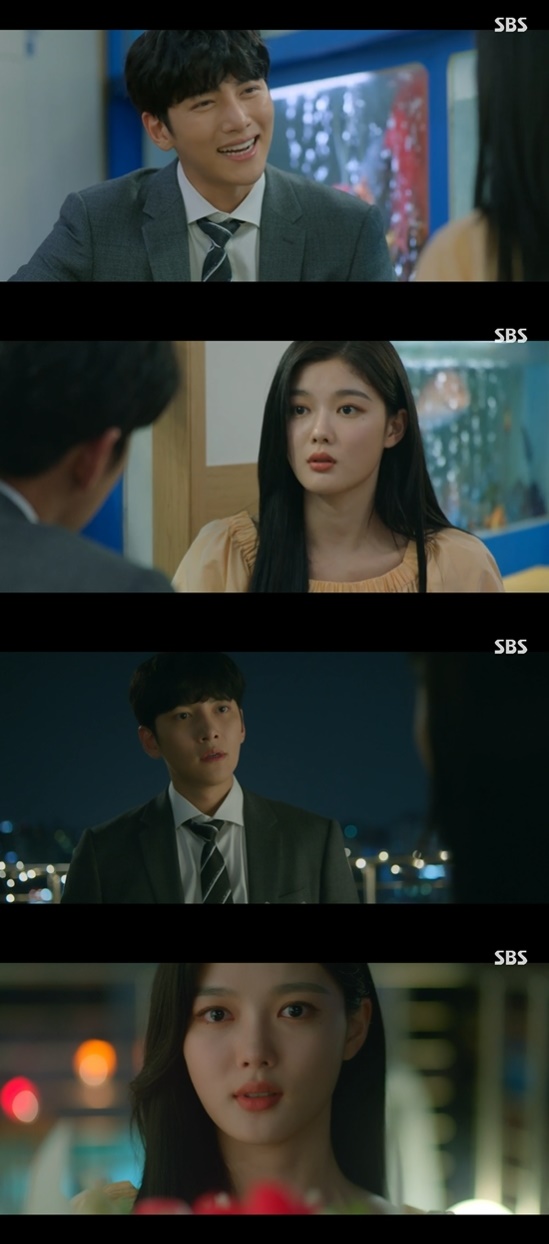 'Convenience store morning star' Ji Chang-wook, Kim Yoo-jung confesses