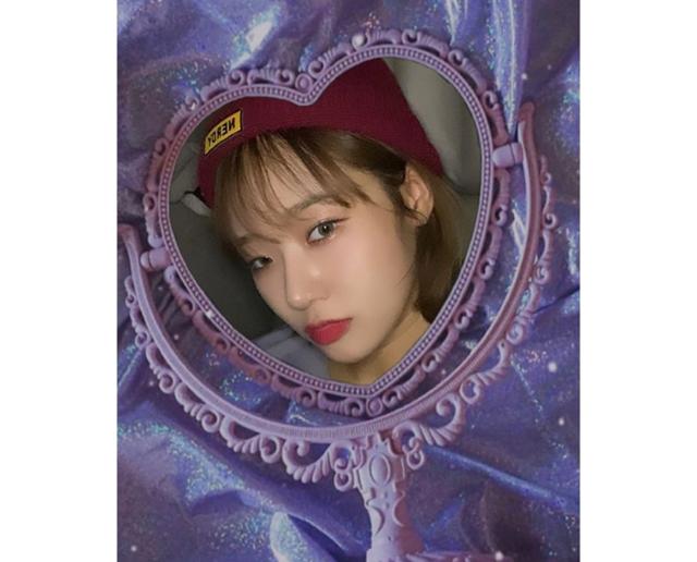 Girl group Weki Meki member Choi Yoo-jung showed off her cute charm.Choi Yoo-jung posted a picture on his SNS on the afternoon of the 3rd with an article entitled Mirrors Mirrors.In the photo, Choi Yoo-jung, who is looking in the mirror, showed off his lovely atmosphere while wearing Hat.Meanwhile, Weki Meki, a group of Choi Yoo-jung, acted as songs such as I Dont Like Your Girlfriend, Dazzle Dazzle (DAZZLE DAZZLE) and OOPSY.Choi Yoo-jung was in charge of JTBC4 My Mad Beauty 3 which was aired last year.