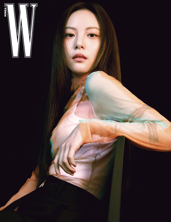 Lee Yul-em showed off a more mature atmosphere.Lee Yul-em showed pure visuals and intense energy at the same time through the fashion magazine W. Korea August issue.It explodes the charisma hidden in a fresh and lovely atmosphere, and it harmonizes the dreamy atmosphere to maximize Lee Yul-ems unique charm.Lee Yul-em said in an interview with the photo shoot, I am hungry to meet works that are popular.However, I believe that such a work will come naturally in the future if it is faithful to Acting now.I think that Acting is more important now and Actor is a priority. Meanwhile, Lee Yul-em has been recognized as an actor for his various works such as drama King of High School King, The Secret of Village - Archa, Ae-jang, and Dae Jang-geum is watching.Lee Yul-em, who is firmly established as a next-generation actor, is also attracting attention.