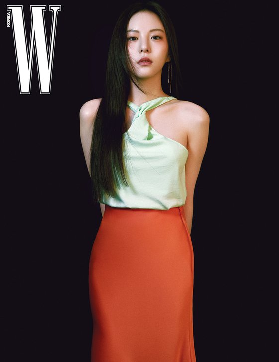 Lee Yul-em showed off a more mature atmosphere.Lee Yul-em showed pure visuals and intense energy at the same time through the fashion magazine W. Korea August issue.It explodes the charisma hidden in a fresh and lovely atmosphere, and it harmonizes the dreamy atmosphere to maximize Lee Yul-ems unique charm.Lee Yul-em said in an interview with the photo shoot, I am hungry to meet works that are popular.However, I believe that such a work will come naturally in the future if it is faithful to Acting now.I think that Acting is more important now and Actor is a priority. Meanwhile, Lee Yul-em has been recognized as an actor for his various works such as drama King of High School King, The Secret of Village - Archa, Ae-jang, and Dae Jang-geum is watching.Lee Yul-em, who is firmly established as a next-generation actor, is also attracting attention.