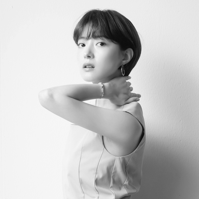 Lee Se-young Cairos debut first short cut challenge surprise transformation Actor Lee Se-young has been digging his first short cut since debut and raised his expectation for his next work.Lee Se-young and his agency, Frain TPC, released a surprise transformation of Lee Se-young through SNS on August 3, and Lee Se-young is in the midst of filming MBCs new mini-series, Cairos.Lee Se-young, who challenged the short cut for the first time after several times with the production team for the role in Kairos, completely digested the single-shot style.Lee Se-youngs next film, Cairos, is a time-crossing fantasy thriller drama in which a young daughter struggles cross time to save her beloved, a month ago, when she has to find a man Seo Jin (Shin Sung-rok) and a missing mother after a month of despair. Lee Se-young divides into Han Ae-ri, who lives a fierce and hard life every day.Lee Se-young succeeded in winning the box office in the drama Memorist, which ended last year, as a middle-class and doctor in the drama The Man Who Became King and Doctor John, respectively, and turned into a genius profiler in the drama Memorist, which ended in April, showing off its unlimited Acting Spectrum.In this work Kairos, we will show another resolution act from the previous works.If Lee Se-young has been noted for his thick acting, which was mainly in his recent works as a middle-class, doctor, and profiler, it is expected that he will show a different appearance in the Cairos with his life-style acting through his unrelaxable daily life.Cairo will be broadcast for the first time in October.hwang hye-jin