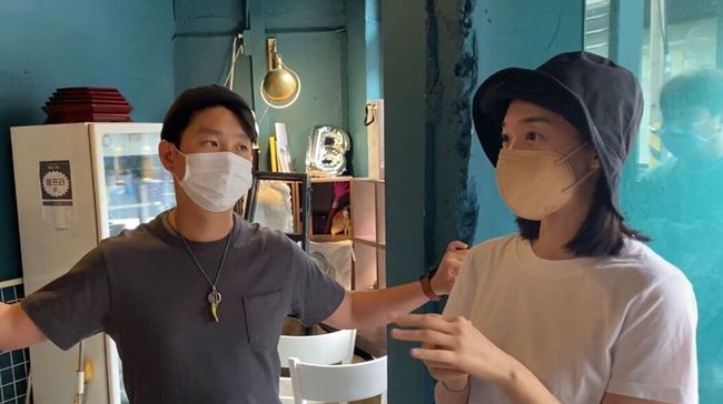 Actor Shin Min-a has been telling Nice recent news for a long time.On the last two days, Shin Min-a agency SM Entertainment posted a picture of Shin Min-a on the official SNS.In the photo, Shin Min-a is seen wearing a comfortable white T-shirt and a bungee hat.In particular, Shin Min-a wears Mask to cover half of her face, but Shin Min-as goddess beauty stands out.Meanwhile, Shin Min-a is about to release the movie Leave this year.SM Entertainment SNS