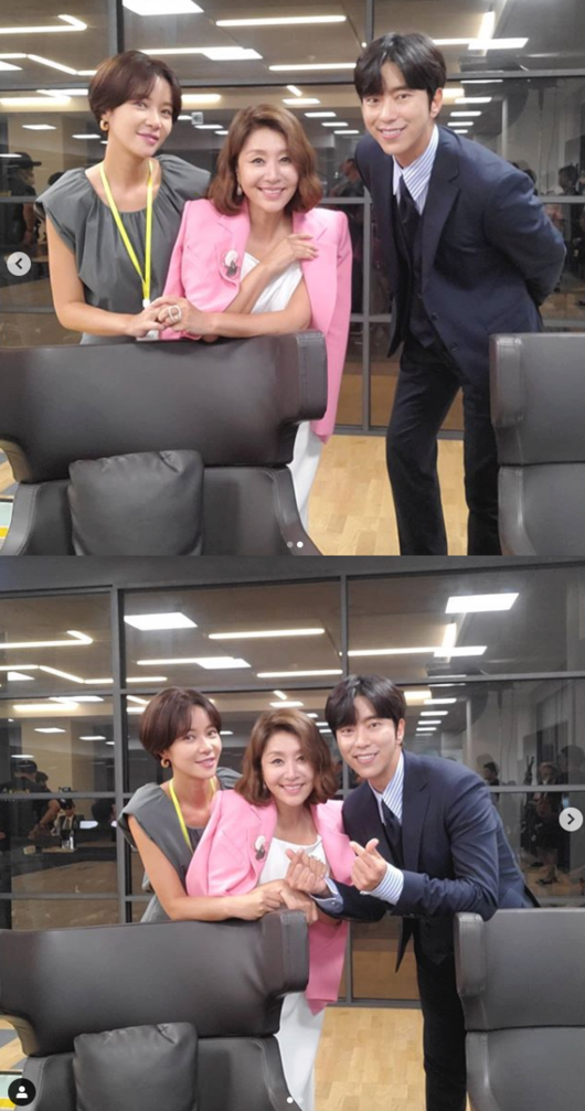 Actor Choi Myeong-Gil left a shot of Hwang Jung-eum and Yoon Hyun-min and a clear shooting scene.Choi Myeong-Gil posted two photos on his instagram on the 2nd with a message saying, # pretty Jeong-eum and wonderful Hyun-min # He is him.This was taken on KBS 2TV Hes the guy on the set.In the photo, Choi is smiling brightly at the camera between Hwang Jung-eum and Yoon Hyun-min, and all three of them are smiling full of faces.KBS 2TV Wall Street drama The Guy Is Him (directed by Choi Yoon-seok, Lee Ho, and Lee Eun-young) is attracting the attention of viewers with its unique material called non-marriage and three-year-old and unpredictable love lines that do not know where the three men and women are going.Hwang Jung-eum plays Seo Hyun-joo, Yoon Hyun-min plays Hwang Ji-woo, and Choi Myeong-Gil plays Kim Sun-hee.SNS