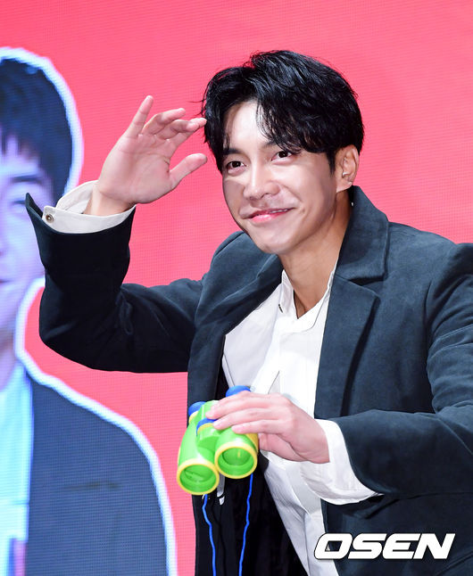 Netizens picked Singer and Actor Lee Seung-gi as an Urgency star to return to Singer.Exciting Dish, run by community portal site Dish Inside (CEO Kim Yoo-sik) and taste search company Michelubs, is Why is it a Urgency star who returns to Singer?And Lee Seung-gi came in first. The vote was held for a total of seven days from July 26 to August 1.Lee Seung-gi, who ranked first with 6,037 votes (48%) out of a total of 12,557 votes, has been active in acting as a singer and actor since his debut as a singer in 2004, but has been focusing on performing arts and acting rather than acting since the single Such a Man released in March 2016.Recently, an online public opinion that Singer return is Urgenous has exploded, showing off his ability as a singer through a  forbidden love video called on a broadcast.Singer Min Kyung Hoon was selected as the second-placed winner with 1,931 votes (15%).He made his debut as a vocalist for the rock band The Byrds in 2003 and earned the nickname of President of the Korean Karaoke. He has been active in entertainment programs and has a strong voice asking for active singer activities from fans who remember his activities at the time.Singer Rain was ranked third with 1,333 votes (11%).After his solo debut as a bad man in 2002, he succeeded in both singer and acting. He became an Asian star after releasing his mini album in 2017, but recently he has been working on the Kang craze and resumed his activities as a spring.In addition, Suzie, Jang Nara, Kim Jong Kook, and Tei followed.