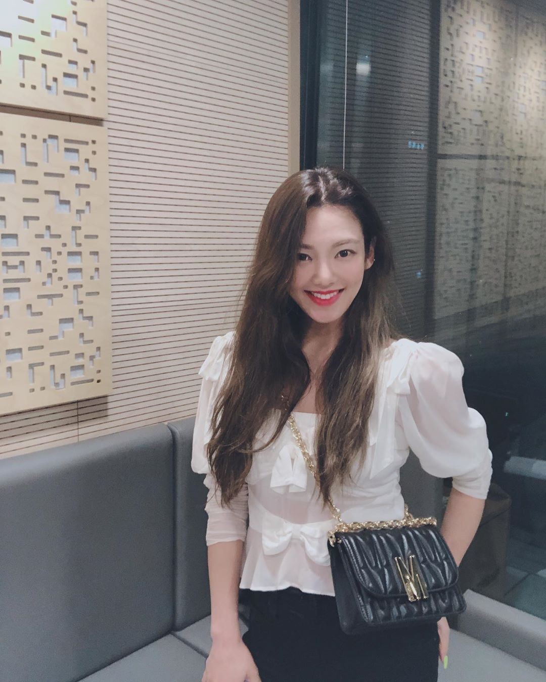 Singer Hyoyeon is Leeds today as well.On the 3rd, Lee Joons As If Its Your Last (Live at Youngstreet, 06 Official Instagram) said, What is it... This sister is so beautiful.I feel like I am a sister if I am pretty. In the photo, Hyoyeon matched the black bottom to the white blouse, where the ribbon is the point, and completed a simple yet charming look.The red lip and immaculate skin that fit well with fashion made the beauty of Hyoyeon even more brilliant, and during the radio broadcast on the day, Hyoyeon attracted more attention because he did not take out his bag.Hyoyeon, who recently made a comeback with DESSERT, is attracting attention with the challenge with Girls Generation members.