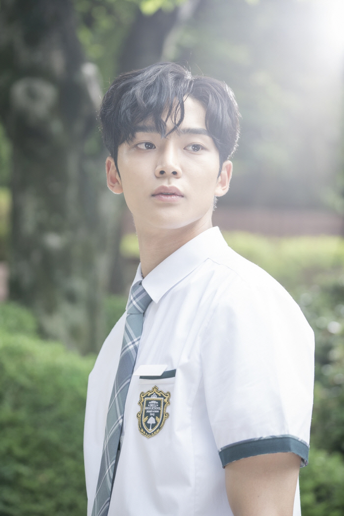 Who will be the peoples younger who will follow Park Bo-gum?Actor Park Bo-gum announces his enlistment and breaks up with fans for a while. Park Bo-gum will enter the 669th course of Navys disease on the 31st of next month.In May, it was announced that Park Bo-gum secretly applied to the Navy Military Music and the Culture Promotion Corps (Piano Part) at the Chair Battalion, drawing attention to whether he would join the military.On the 25th of last month, the agency announced the passing of Navy Cultural Public Relations, and Park Bo-gums military service was confirmed.We plan to finish filming WonderLand and Drama Youth Records before we enter the country, the agency said.I would like to ask for your support to ensure that we fulfill our national defense obligations in good health.Even after enlisting in the military, you can meet Park Bo-gum through TVN Drama Youth Record, which will be broadcast in the second half of this year, and movies such as Seobok and WonderLand, but expectations are high that a new RO WOON MBC Drama How I Discovered Haru (hereinafter referred to as Some Day), which was broadcast last October, created a large number of candidates for the Peoples Young and High School in a hot topic.RO WOON, the main character Haru, is popular since his appearance.RO WOON, a member of the idol group SF9, started acting with supporting roles such as Drama KBS2 School and SBS Foxing Star and became a smoke stone through Some day.RO WOON captivated viewers with visuals such as Hello and Schoolgirl as well as a sweet and sweet romance with actor Kim Hye-yoon, who is the opposite of the play.JTBC Drama, which is scheduled to be broadcast next year, was selected as the lead role of the senior, dont put that lipstick on.It is expected to play a younger character with perfect appearance and personality in the play and become a peoples younger brother.Lee Jae-wook and Jang Gun-ju in Some Day also took a snow stamp with a younger brother who shook the hearts of Korean sisters.Lee Jae-wook, who made his debut through TVN Drama Memories of Alhambra Palace in 2018, has emerged as a popular actor with various faces in his debut two years.TVN Drama Enter the search word WWW has attracted viewers with a simple younger and younger son, and Some day is on the rise with a turbulent Dere charm.JTBC Drama, which was released in April, was selected as the lead role of KBS2 Dodo Solar Sol, which will be broadcast for the first time next month in four months after appearing on If the weather is good.In the play, Lee Jae-wook was cast in Sunwoo Jun, which matches the orphanage of the pianist Gurara.I am curious about whether it will become another national boyfriend through the first romance starring film.Jung Gun-joo, who showed off his affectionate charm as Lee Do-hwa of Some Day, is also one of the people who is considered to be the younger and younger.Starting with the 2018 web Drama This Flower Ending, it emerged as a star of the web drama, such as Sang Sa Sekisui Season 2, WHY (Wai) - The Real Reason You Are Cared to Your Lovers and Best Ending.He made his first terrestrial feature debut through Some Day and he was reborn as a popular pic by digesting the sub-namju character in Hello and Schoolgirl.Since then, TVN Drama Oh My Baby, which was released on the 2nd, has been one step closer to the title of Peoples Young and High School with a purely younger son, The Strongest, with a high immersion from comic to romance.Jang Dong-yoon, who emerged as a romance artisan by appearing on KBS2 Drama Chosun Rocco - Mungdujeon last November, was also named on the next generation youth star list.Jang Dong-yoon, who made his debut through WebDrama Game Company Womens Employees in 2016, has been walking the flower path since then, taking the lead roles in JTBCs Perjury of Solomon, KBS2s School 2017s, Po Girls and TVNs Forgotten Poetry.Through Chosun Rocco - Mungdujeon, he was recognized as an all-round actor by deeply digesting from dress to action and romance.It is expected that he will be able to meet his new RO WOON charm, which challenged genres while foreshadowing a comeback with OCN Drama Surch in the second half of this year.