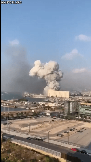 레바논의 베이루트 항구에서 발생한 폭발. 사진 SNS