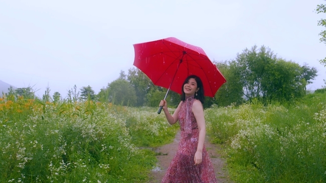 A new song by singer Lyn has been unveiled.On August 5, the agency 325E&C released a teaser video of singer Lyns new song, That Summer Night. It was short, but some of the sound sources were slightly released, amplifying expectations for euphemism.In addition, Lin has been steadily posting pictorial images through SNS and is attracting the attention of listeners.In particular, Lin in the public photos shows an extraordinary appearance and an alluring atmosphere, unlike the one he has shown.That Summer night is produced by Lee Kyu-ho, an artist with various generations including Lee Seung-hwans Three Wishes, Yoon Jong Shins Bingsu, Sung Si Kyung X IU First Winter, and Jung Seung-hwan kim myeong-mi