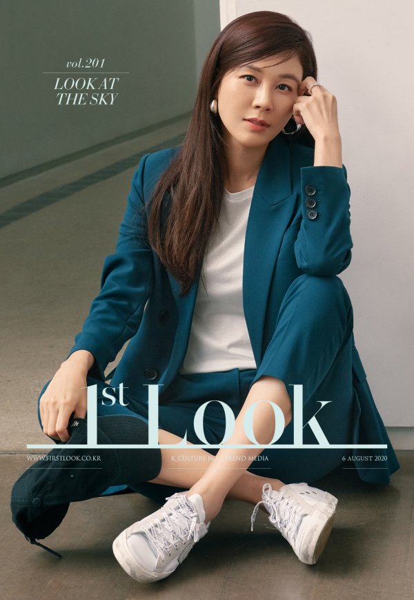Kim Ha-neul, who foreshadowed his comeback with the drama <18 Again>, is a stylish figure and magazine First ImpressionsIt was the scene of the unfiltered eruption of the pronouns of the pure beauty, fashion icons, and womens appearance as a Wannabe role model.Kim Ha-neul is a magazine published on the 6th, First ImpressionsI showed the essence of an intelligent career woman look through the picture.Kim Ha-neuls fashion formula is to make the pure beauty and sky-scraper silhouette that does not change into a basic item more prominent.Miri meets Kim Ha-neuls autumn look, who returned to <18 Again>, a fashion master who is faithful to the basics.The first item is a suit that is good for the daily item even in a formal place prepared by the seasonless item.Kim Ha-neul casually digested a white T-shirt with a toned Peacock green suit inner.You can create a completely different atmosphere depending on the type of shoes such as shirts, blouses, T-shirts, inner designs, heels and sneakers.The shirt has the power to influence the overall atmosphere of the look with only small detail and subtle color difference.Kim Ha-neul opted for a silky shirt that ran glamorously along her skin, while having a moderate form.In particular, this shirt is available in three designs with different colors and details, which can give a stylish sense to the right place.A good Ramskin blazer is also noticeable if you prepare Miri before the full-scale automn begins.The tan brown color worn by Kim Ha-neul is luxurious and unique, and it plays an overwhelming point on the automn look full of monotones.In particular, Kim Ha-neuls favorite Belted dress was not only a sophisticated design but also practical.It is a dress, but it can be produced as an outer like a coat.Making Kim Ha-neul like Kim Ha-neul has a big role in the fashion she pursues.Kim Ha-neuls various fashion pictorial cuts and stylish sensations are  published on August 6> It can be confirmed in No. 201.