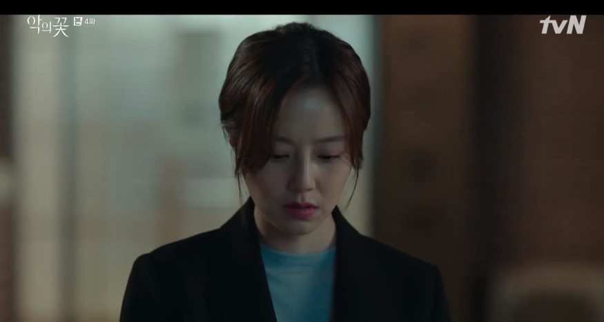 Moon Chae-won missed the leading The Suspect Lee Joon-gi of the head Murder case 18 years ago in front of his nose.In TVNs Flower of Evil, which aired on the 6th, the Chase of Hee-sung (Lee Joon-gi) and Support (Moon Chae-won) was drawn.In the aftermath of the Murder case in the Chinese restaurant, 18 years ago, the Murder case came to the surface, and attention was focused on Hyun Woo, the son of Murderma Minseok and the leading Suspect of the case.Hyun-woo is living in a rare state of metal craft after the identity laundering. He put in a fun camp to interfere with the polices montage.But a tip-off call to support, which uncharacteristically remembers young Hyun-woo, was being held by support, and he was keeping a picture of Hee-sung five years ago.The police are going to get that picture soon, Mujin said, and the car Detective is going to get you.The plan of Heesung is to find the house of Whistle Blower before supporting and remove the picture of the problem. On the move, Moojin said, How did Do Hyun-soo become Baek Hee-sung?How did you cheat on the Detective? and Sung Eun replied, You dont know anything about me as a supporter, and Im not normal.Asked if he had any feelings for her, she said, Carsupport is absolutely necessary for me. My father is afraid.If you have support, your father will not be able to get close. If support knows what you know, I might really get rid of you, he warned.This is contrary to what he expected. Only the right fingernails of Victims were found in the DOP. Where was the left fingernail? Was it shared with someone?For example, with his son, he said, recalling the possibility that Min Seok Hyun-soo is an accomplice.He arrived at Whistle Blowers house before support, as planned by Sung Eun, but was soon attacked by a gunman; he questioned the inexperienced whereabouts of the inexperienced.While he was in a quarrel, he was caught by support who had just arrived at the scene and made a Chase.He cuffed him to the storehouse and managed to get out of the storehouse.Find out who Jung Mi-sook is, he said to Sung Eun Mu-jin, and he said he was Jung Mi-sook. He asked me where he was. He somehow connected with me.What support learned about this is that the criminal in this case is the third person who finds him, not Hyunsu.He was Kyungchun, the Actor of Victims immature in the serial Murder case.At the end of the drama, the watch of Heesung was found in the field and the image of the support was drawn, raising the curiosity about the development.