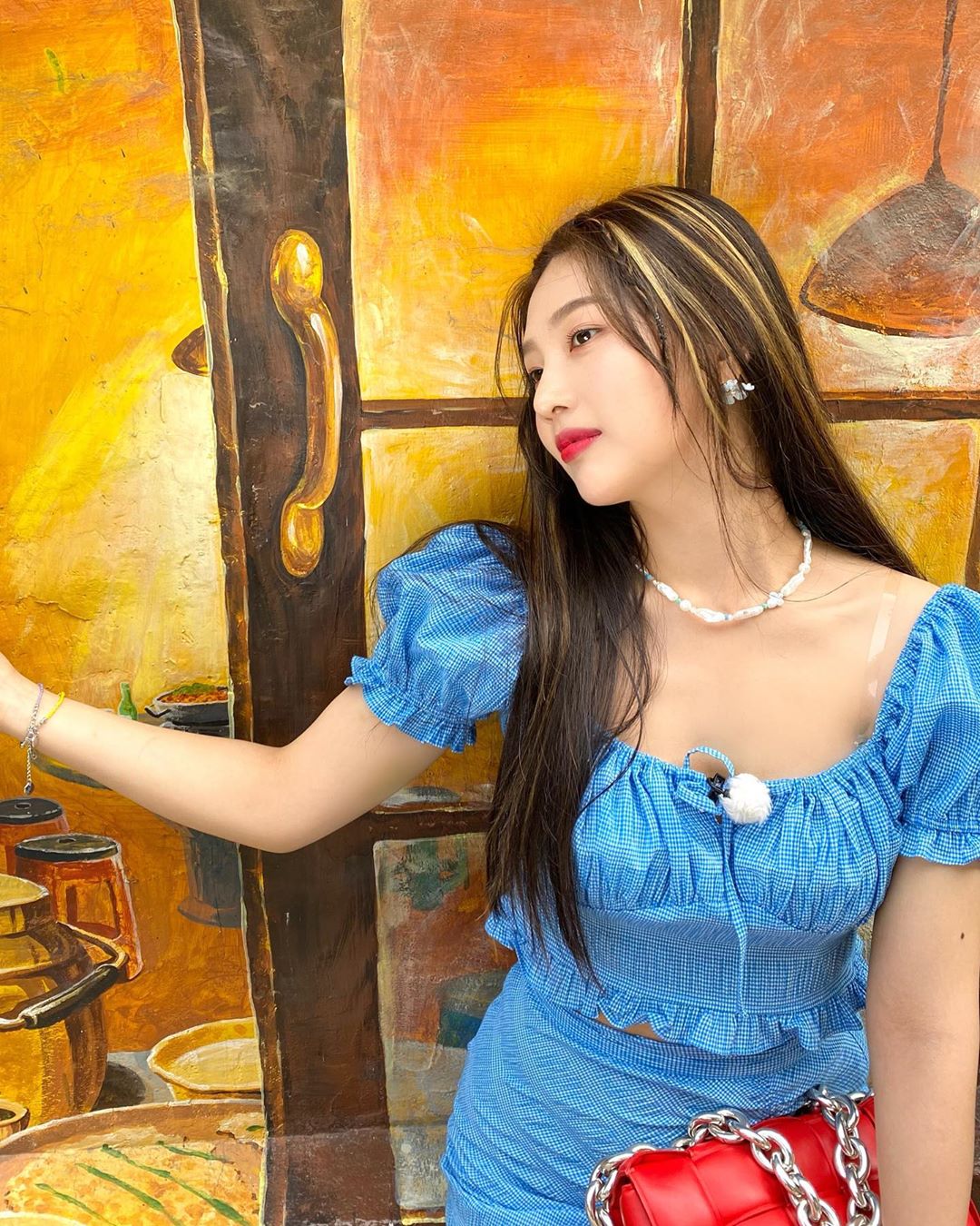 Joy of group Red Velvet shared a photo taken by Park Myeong-suOn the 7th, Joy posted photos and videos together with his instagram after tagging Donghae Park Myeong-su ID.Inside the photos and videos released are images of Joy posing behind the blue sky and the sea, and Joys cool and healthy smile stands out.The netizens responded that it is really beautiful, J.A. Martin Photographer Park is the best. Summer is summer.Joy is a good photographer on TVN The Wise Tour broadcast to Park Myeong-su J.A.Martin Photographer Park s character has been made a hot topic.Photo: Joy Instagram