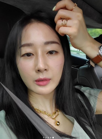 Kim Kyong-Wha, former Annauncers Travel, has been revealed.Kim Kyoung-Wha posted on his Instagram on the 10th, I have to take a picture, drive, search for restaurants, book accommodation, and have a lot of trouble with every travel.Kim Kyoung-Wha in the public photo is sitting in a car during Travel and posing naturally.So I know how hard I am to do it all the time, he said. Should I just go? Quiet? In Hongcheon, Sokcho.Meanwhile, Kim Kyoung-Wha is appearing on Olive Free Han Market 10.Photo = Kim Kyong-Wha Instagram