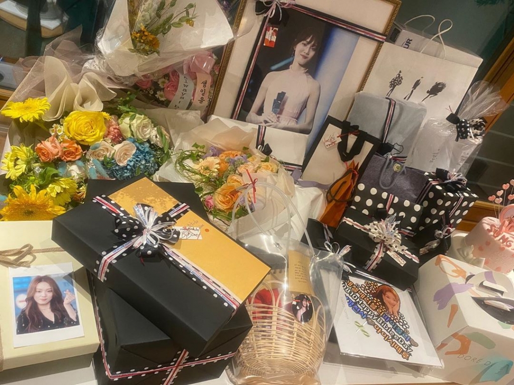Actor Lee Sung-kyung, 30, celebrated the birthday of many people in celebration.Lee Sung-kyung told his Instagram on the afternoon of the 11th, It was a birthday that I received a lot of love.I hope I can give you a bigger love, he said. Thank you very much. In the public footage, Lee Sung-kyung was happy to celebrate his birthday from his acquaintances on the 10th.Also in the picture is Lee Sung-kyung 2018A commemorative gift from fans, such as MC at the AAA awards ceremony, photos of the moment when he received the Best Emotic Award, bouquets, cakes, and organic dog protection certificates, attracted attention.Meanwhile, Lee Sung-kyung recently appeared as a guest on the TVN entertainment program The Wheeled House and collected topics.